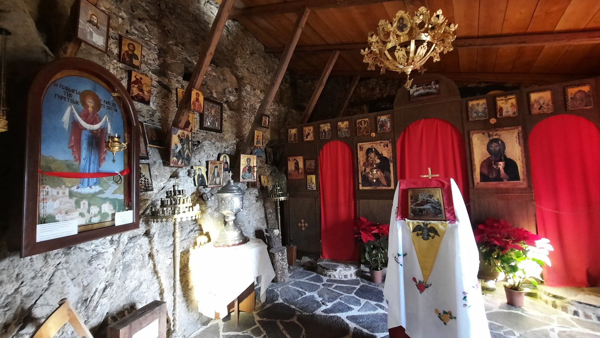 Galliciano chiesa I Panajia ti Grecia 8 - Gallicianò, un mosaico dedicato a Nicopeia e San Gerasimo - 7 Galliciano chiesa I Panajia ti Grecia 8 - Meraviglie di Calabria - 6