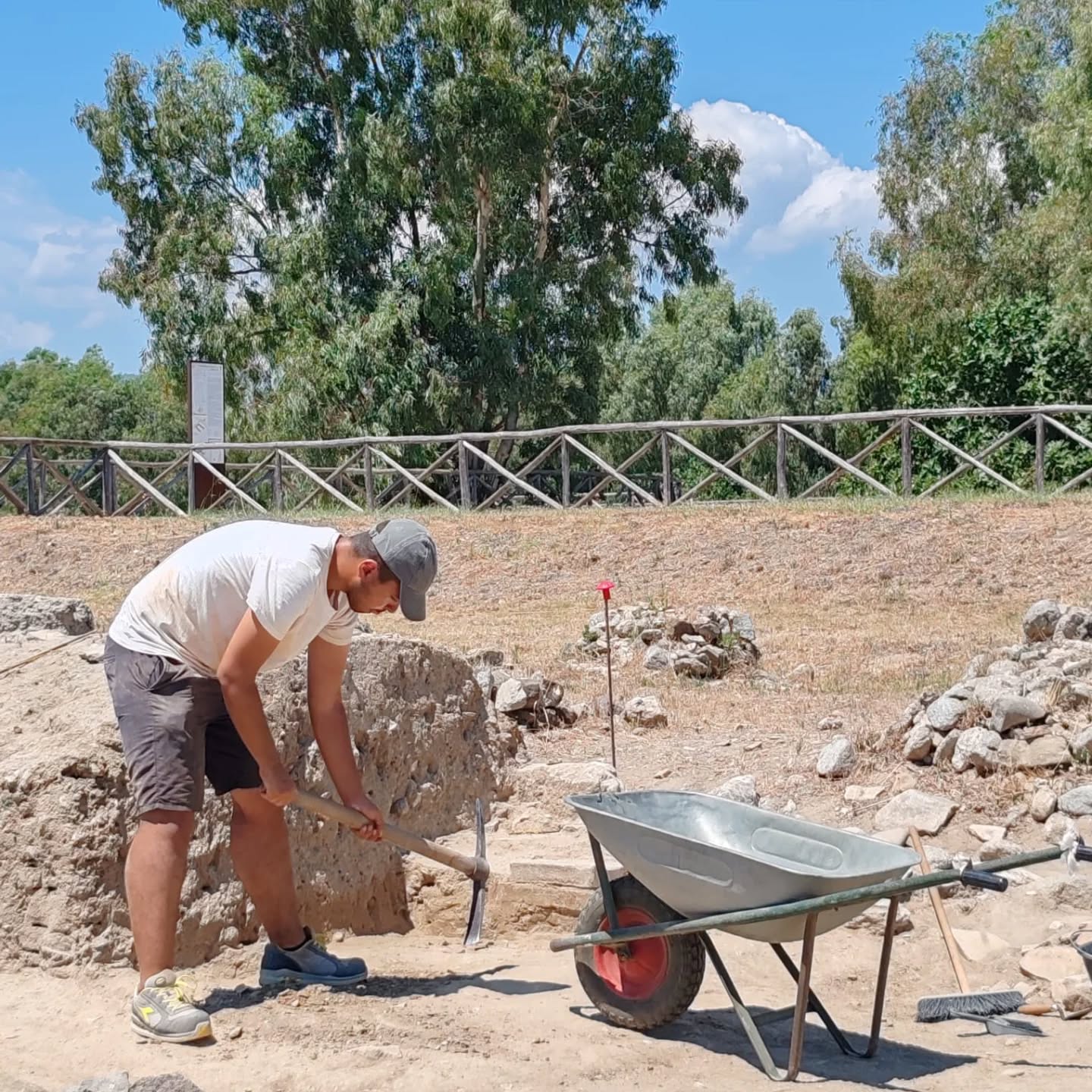 Parco archeologico Locri Missione archeologica 2025 6 - Scavi e ricerca, cosa sta cambiando nel Parco Archeologico di Locri - 7 Parco archeologico Locri Missione archeologica 2025 6 - Meraviglie di Calabria - 6