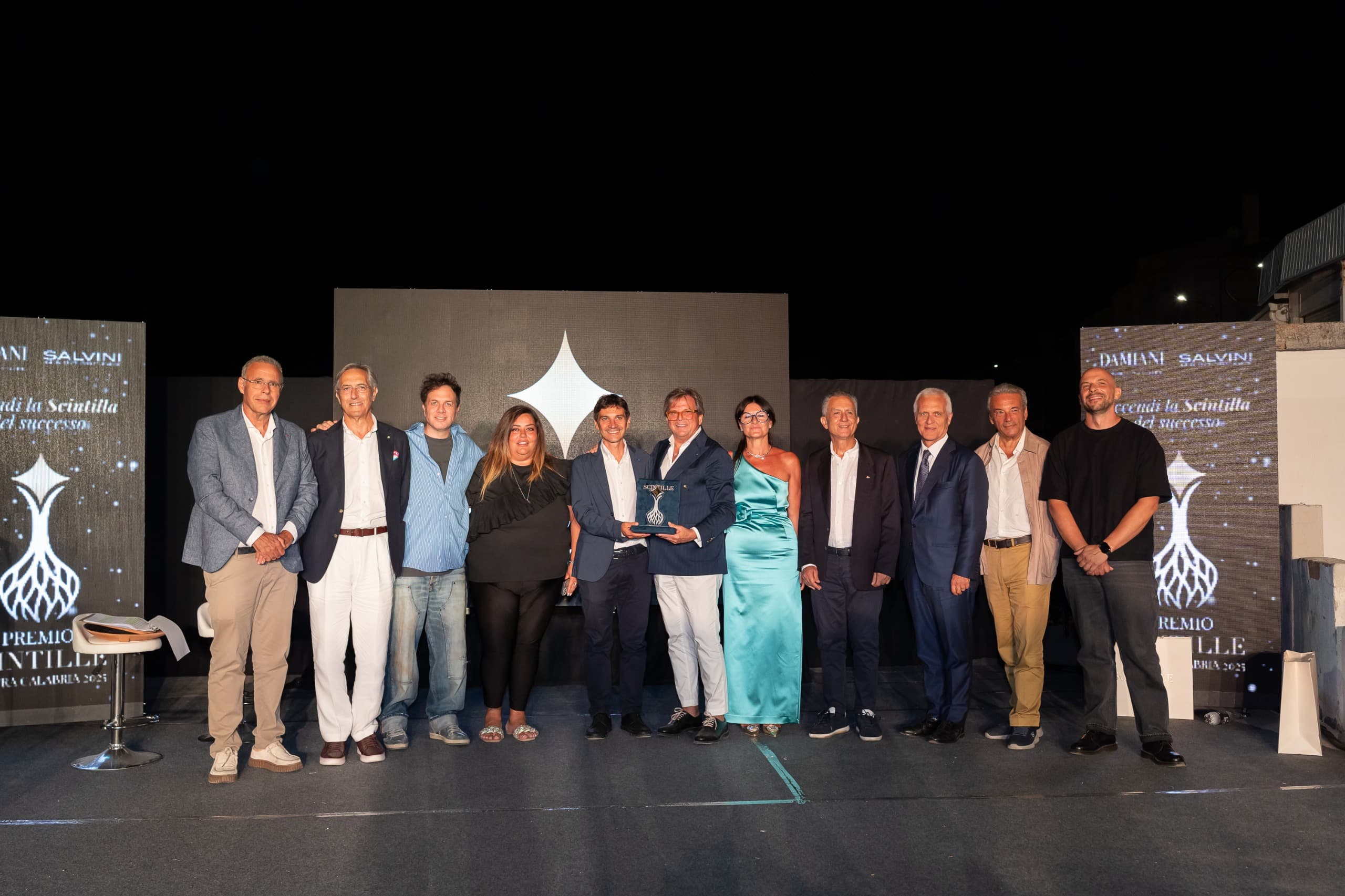 Premio Scintille 2025 Belvedere M.mo Sergio e Stefania Mazzuca con i premiati - Meraviglie di Calabria - 45