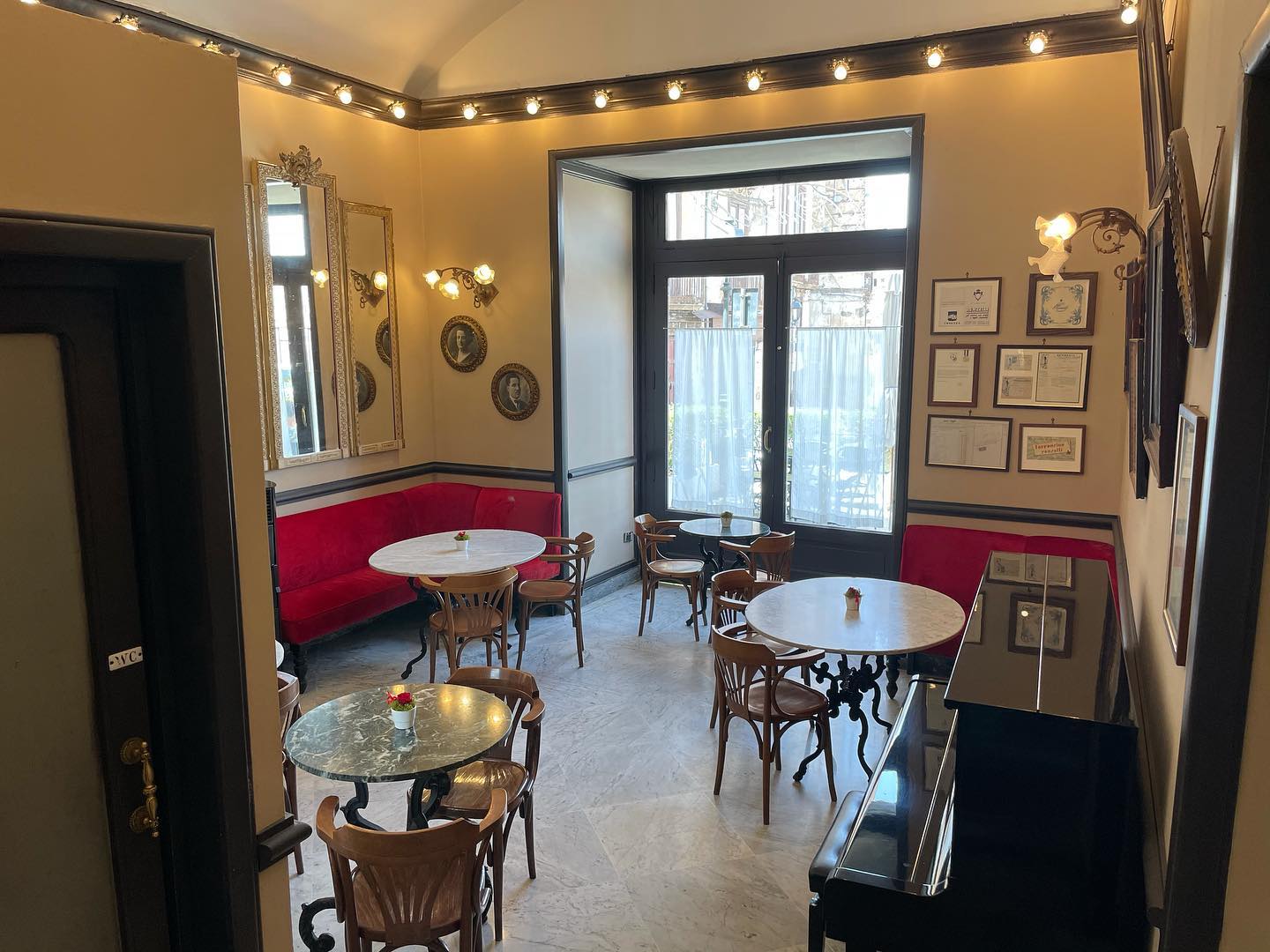 Sala interna Gran Caffe Renzelli 3 - Meraviglie di Calabria - 4