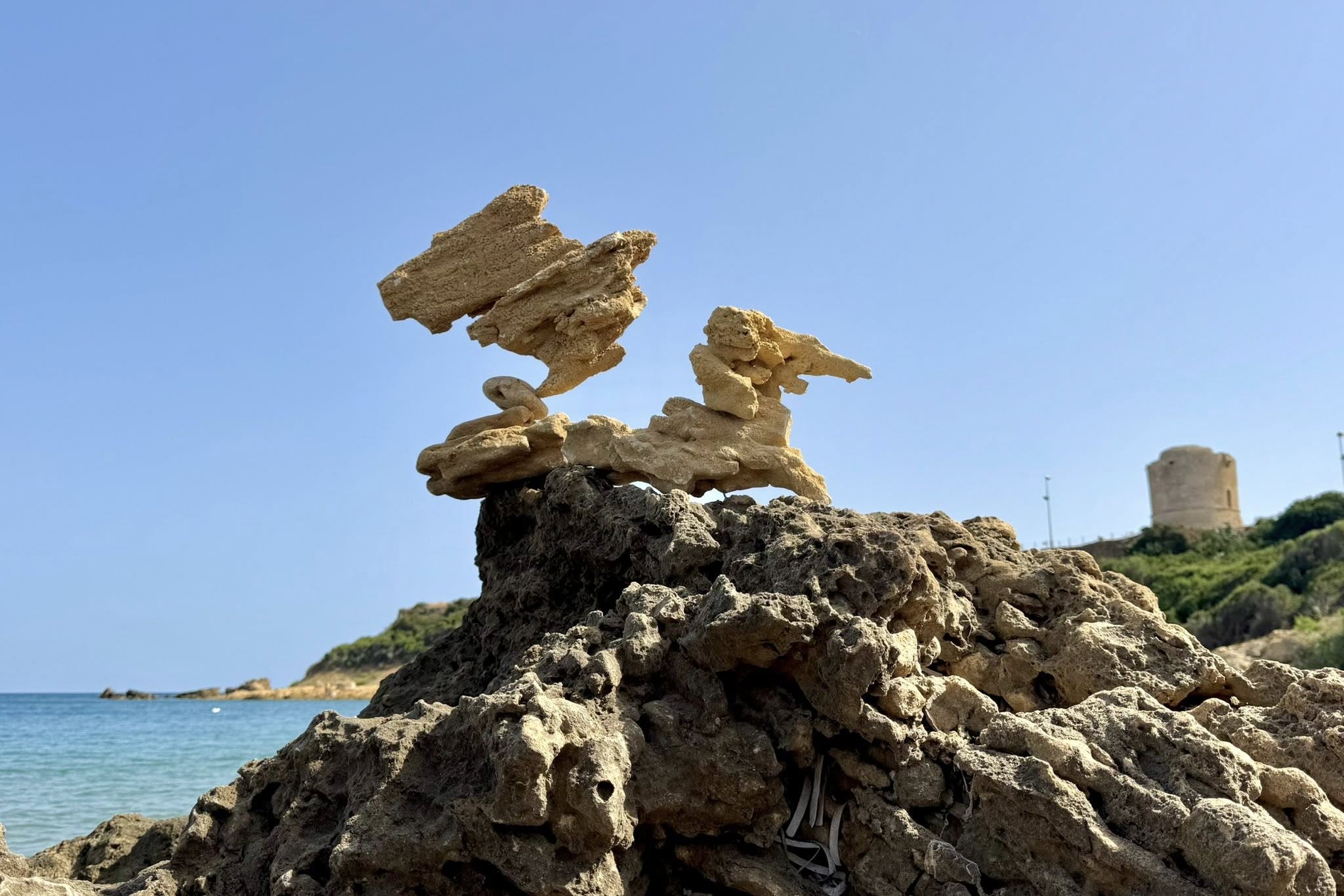 Stones Isola di Capo Rizzuto foto di Marco Quercioli 2 - IBIS, l’arte effimera dello stone balancing sulle spiagge dello Jonio - 11 Stones Isola di Capo Rizzuto foto di Marco Quercioli 2 - Meraviglie di Calabria - 10
