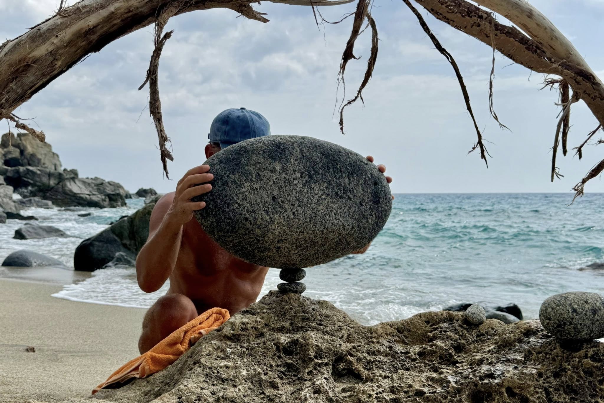 Stones Staletti foto di Marco Quercioli 2 - IBIS, l’arte effimera dello stone balancing sulle spiagge dello Jonio - 13 Stones Staletti foto di Marco Quercioli 2 - Meraviglie di Calabria - 12