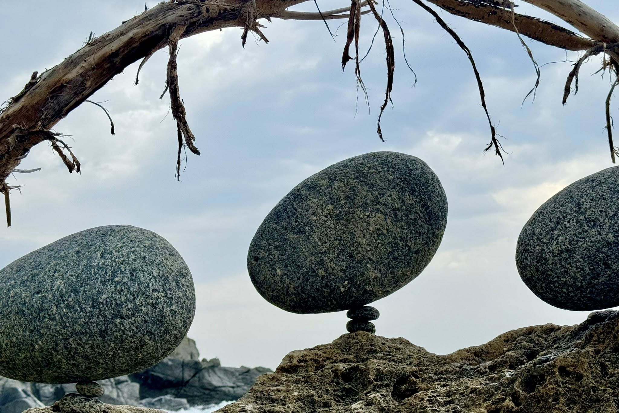Stones Staletti foto di Marco Quercioli - IBIS, l’arte effimera dello stone balancing sulle spiagge dello Jonio - 15 Stones Staletti foto di Marco Quercioli - Meraviglie di Calabria - 14