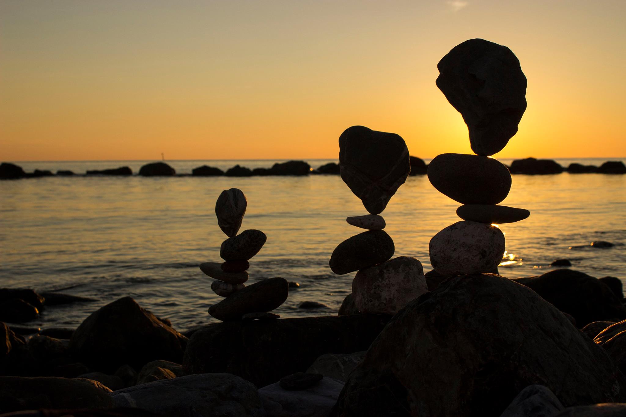 stone balancing foto stone balance art meeting - IBIS, l’arte effimera dello stone balancing sulle spiagge dello Jonio - 3 stone balancing foto stone balance art meeting - Meraviglie di Calabria - 2