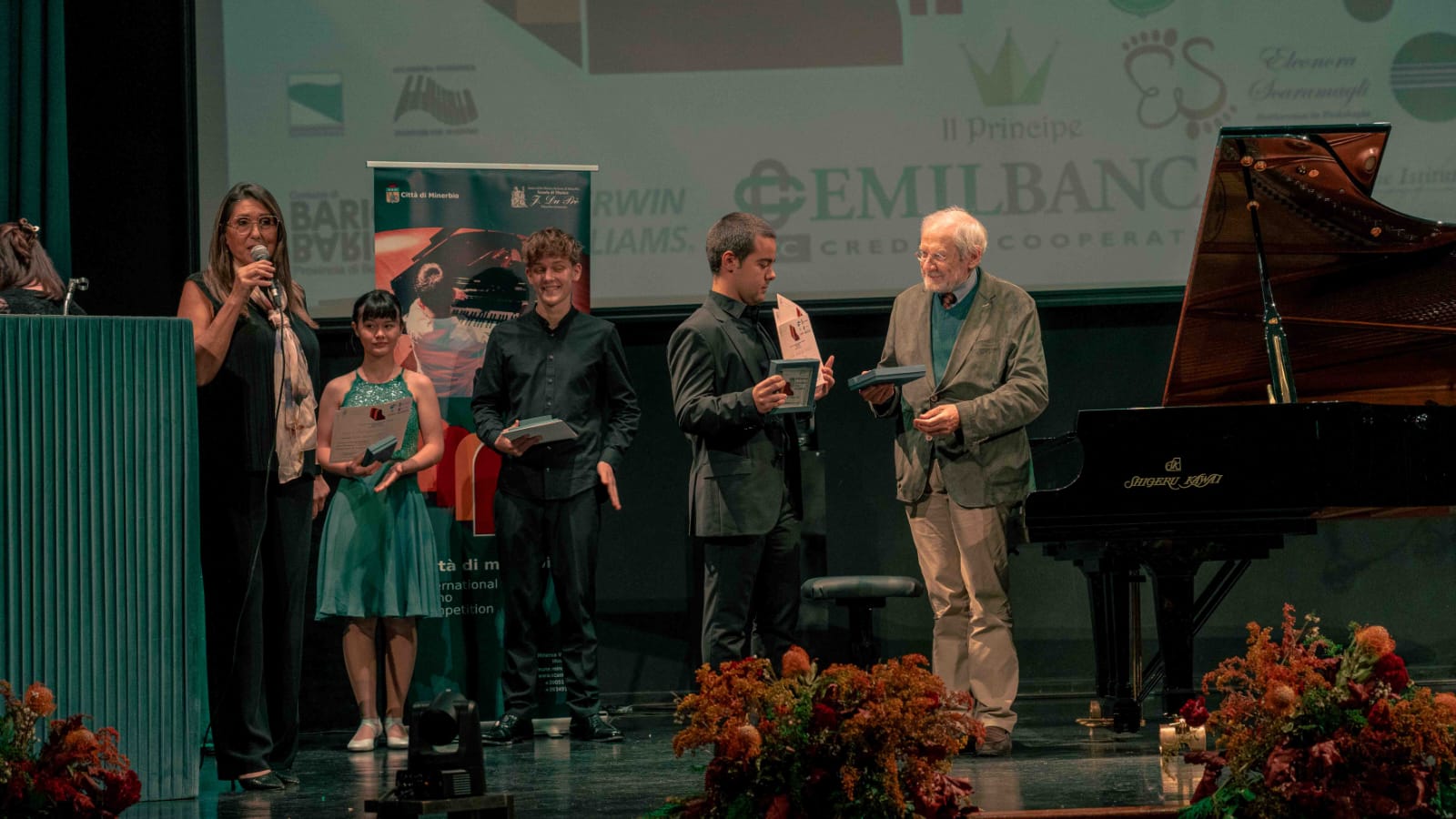 Antonio Lorenzo Pitaro premiato dal Maestro Riccardo Risaliti - Antonio Pitaro vincitore assoluto al Concorso Pianistico di Minerbio - 3 Antonio Lorenzo Pitaro premiato dal Maestro Riccardo Risaliti - Meraviglie di Calabria - 2