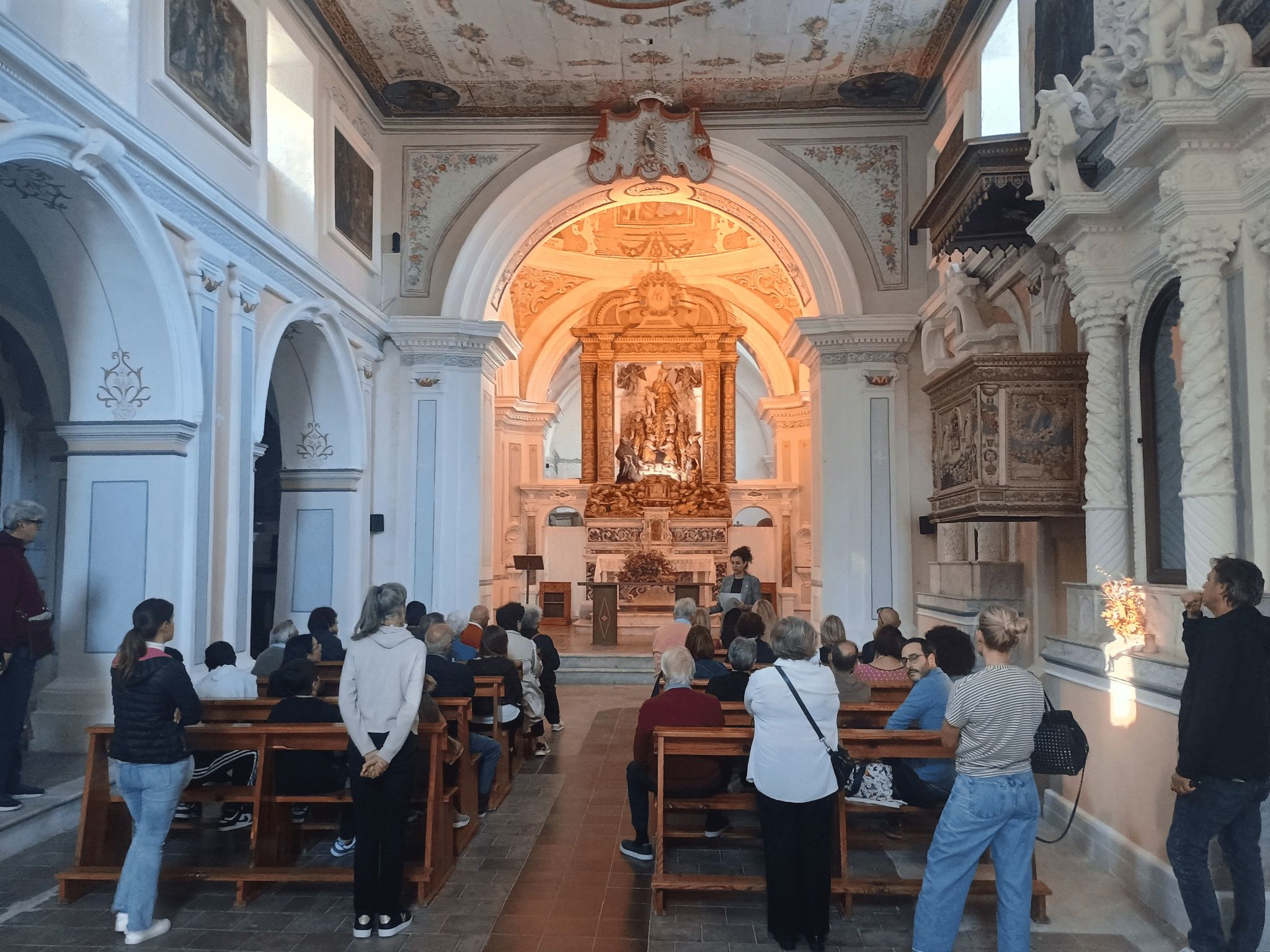 Badolato Chiesa del Convento Francescano gruppo scultoreo ligneo seicentesco Madonna degli Angeli musicanti - Badolato, l’autunno del FAI riscopre la bellezza dei luoghi nascosti - 47 Badolato Chiesa del Convento Francescano gruppo scultoreo ligneo seicentesco Madonna degli Angeli musicanti - Meraviglie di Calabria - 46