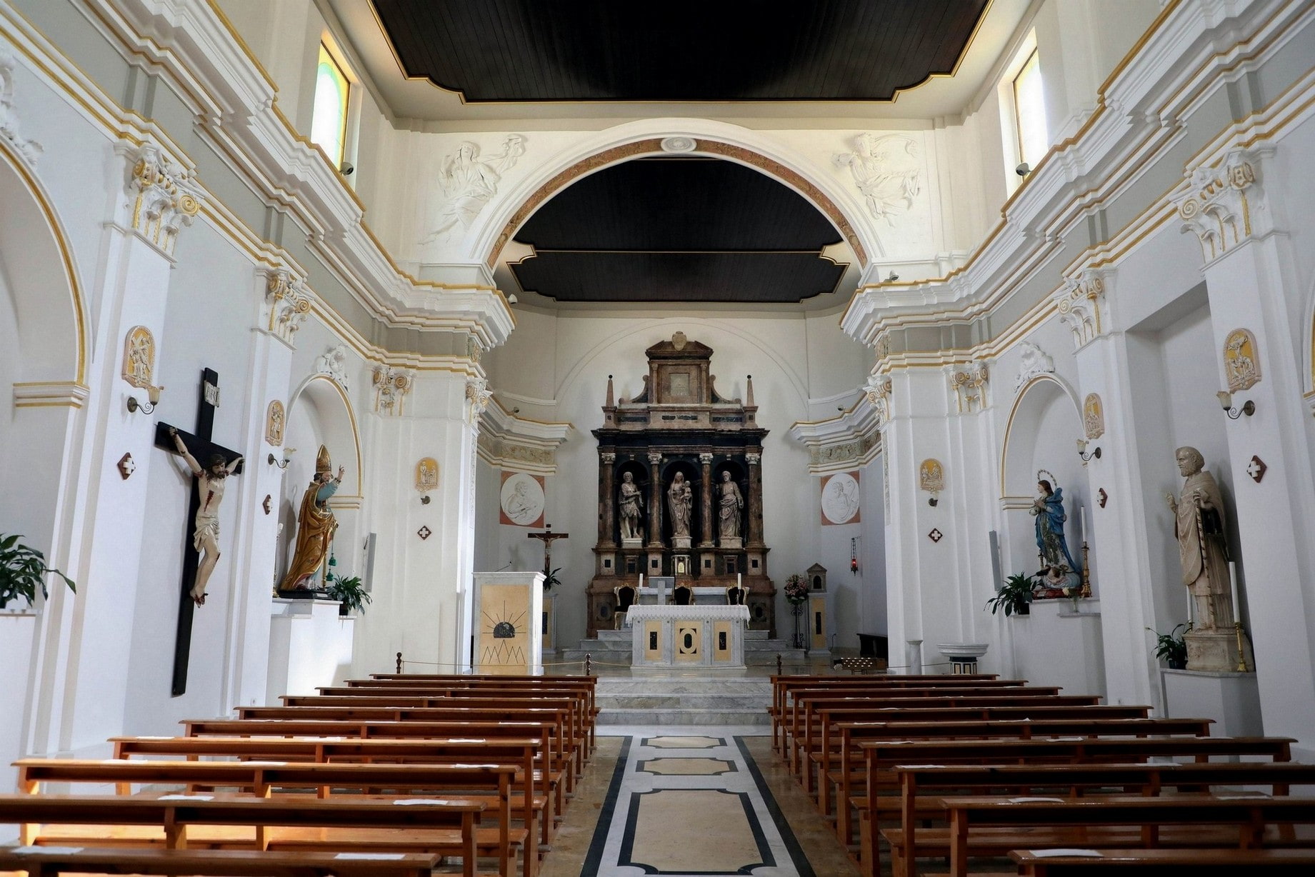 FAI Galatro RC Chiesa di San Nicola Veduta interna con Trittico attribuito al Gagini ph. © Katia Zito - Le meraviglie aperte in Calabria per le Giornate FAI d'Autunno - 11 FAI Galatro RC Chiesa di San Nicola Veduta interna con Trittico attribuito al Gagini ph. © Katia Zito - Meraviglie di Calabria - 10