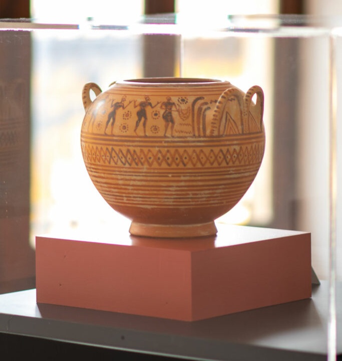 Museo Archeologico di Francavilla Marittima 1 a - Borgo di Epeo, Francavilla vive il mito del costruttore del cavallo di Troia - 9 Museo Archeologico di Francavilla Marittima 1 a - Meraviglie di Calabria - 8