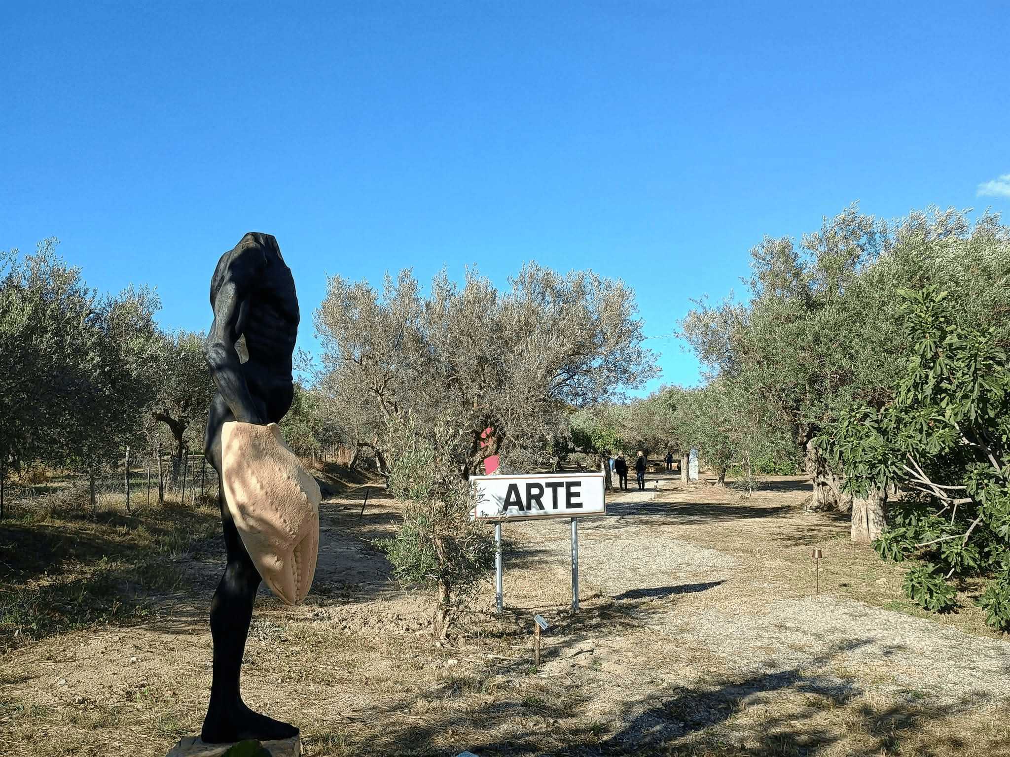 badolato orto darte respiraterra 7 - Badolato, l’autunno del FAI riscopre la bellezza dei luoghi nascosti - 49 badolato orto darte respiraterra 7 - Meraviglie di Calabria - 48