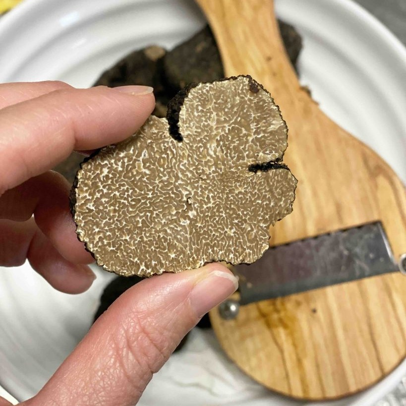 tartufo grattugia 819x1024 2 - A caccia di tartufo sul Pollino, con Catasta un fine settimana di scoperte - 15 tartufo grattugia 819x1024 2 - Meraviglie di Calabria - 14