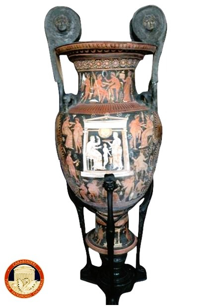 Archeologia cratere a mascheroni IV secolo aC ritrovamento venezia 2 - Rarità magnogreche ritrovate, il tesoro è destinato a Vibo Valentia - 11 Archeologia cratere a mascheroni IV secolo aC ritrovamento venezia 2 - Meraviglie di Calabria - 10