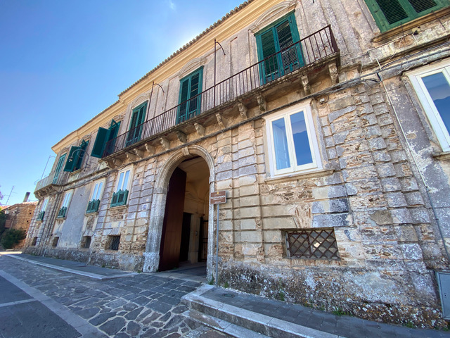 Vibo valentia Palazzo di Francia Facciata - Giornate FAI per le scuole, i tesori calabresi svelati da giovani ciceroni - 16 Vibo valentia Palazzo di Francia Facciata - Meraviglie di Calabria - 15