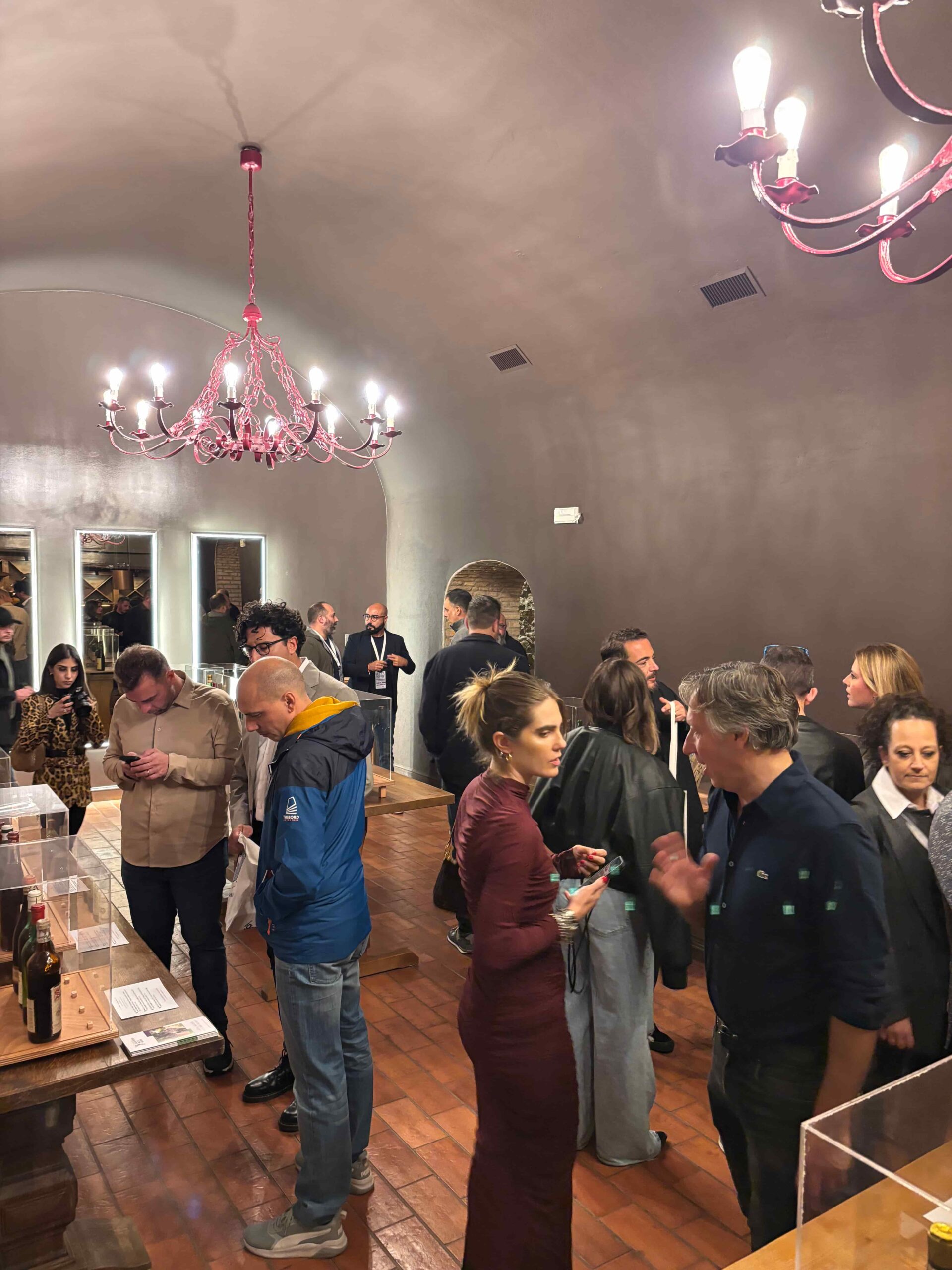 Vino antiche etichette Calabria Wild Wine 1 scaled - L’essenza del tempo, piccolo viaggio tra le etichette di vino calabrese - 15 Vino antiche etichette Calabria Wild Wine 1 scaled - Meraviglie di Calabria - 14