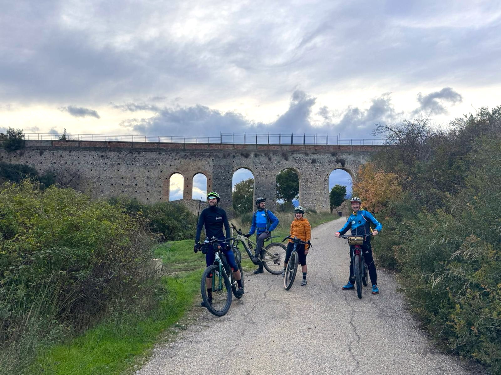 Pollino Sybaris ciclisti 1 - Pollino Sybaris, una rete straordinaria per il progetto di turismo lento - 9 Pollino Sybaris ciclisti 1 - Meraviglie di Calabria - 8
