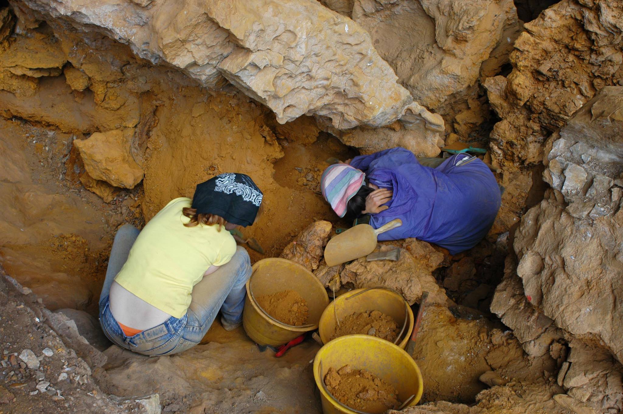 Speleologia archeologica Grotta della Monaca ph Centro Regionale di Speleologia Enzo dei Medici 6 - Chi eravamo 3.500 anni fa? Lo svela la Grotta della Monaca sul Pollino - 11 Speleologia archeologica Grotta della Monaca ph Centro Regionale di Speleologia Enzo dei Medici 6 - Meraviglie di Calabria - 10