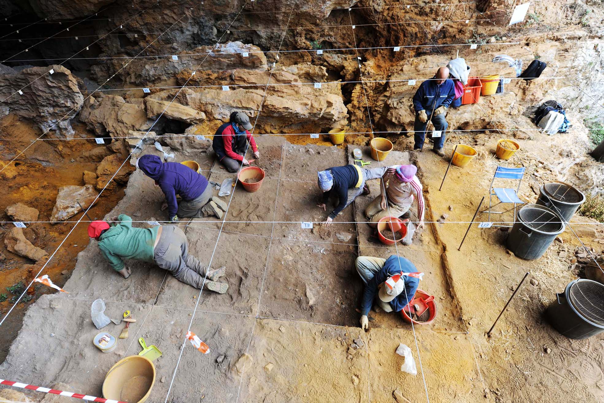 Speleologia archeologica Grotta della Monaca ph Centro Regionale di Speleologia Enzo dei Medici 7 - Chi eravamo 3.500 anni fa? Lo svela la Grotta della Monaca sul Pollino - 9 Speleologia archeologica Grotta della Monaca ph Centro Regionale di Speleologia Enzo dei Medici 7 - Meraviglie di Calabria - 8
