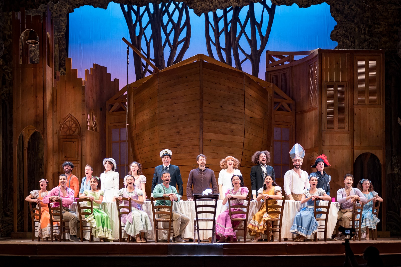 Il musical dei musical a Cosenza, al Rendano ‘Aggiungi un posto a tavola’