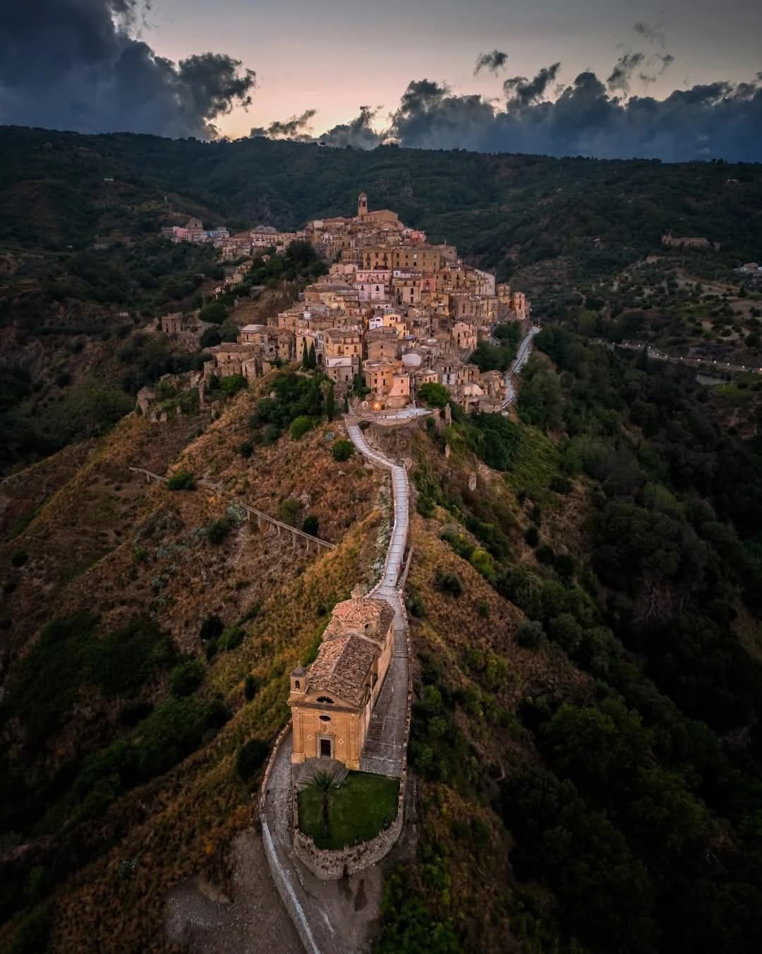 badolato Foto di @nicola calvano 3 - Pupi, papàtuli e babbarèddi: a Badolato il viaggio nei riti di Calabria - 3 badolato Foto di @nicola calvano 3 - Meraviglie di Calabria - 2