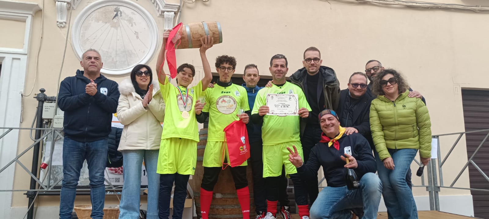 perciavutti 25 quartiere costa vincitore palio delle botti Foto di Gaetano Passarelli - A Mormanno in migliaia per un Perciavutti da record - 19 perciavutti 25 quartiere costa vincitore palio delle botti Foto di Gaetano Passarelli - Meraviglie di Calabria - 18