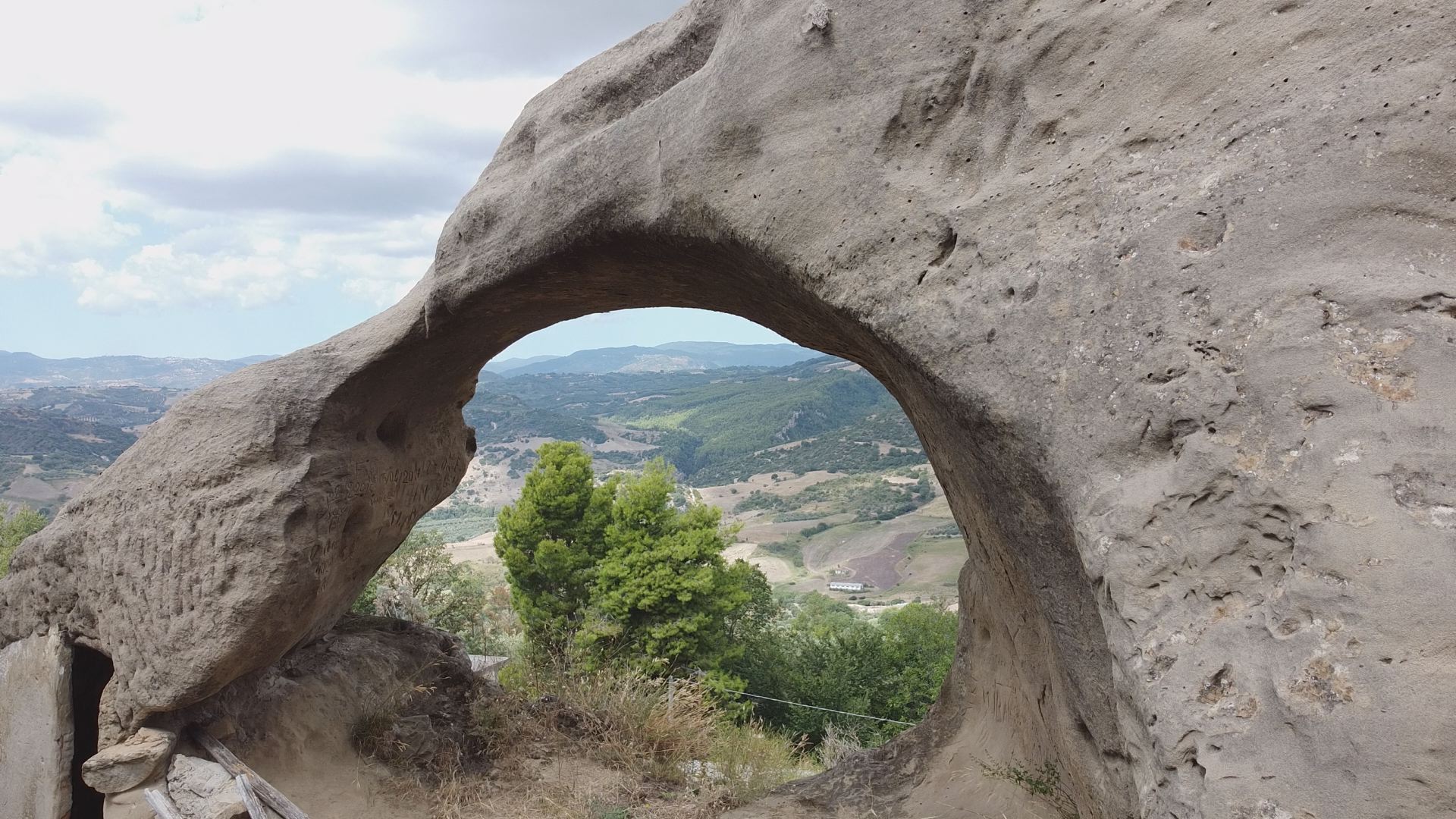 L’insediamento rupestre di Valle Cupa a Casabona