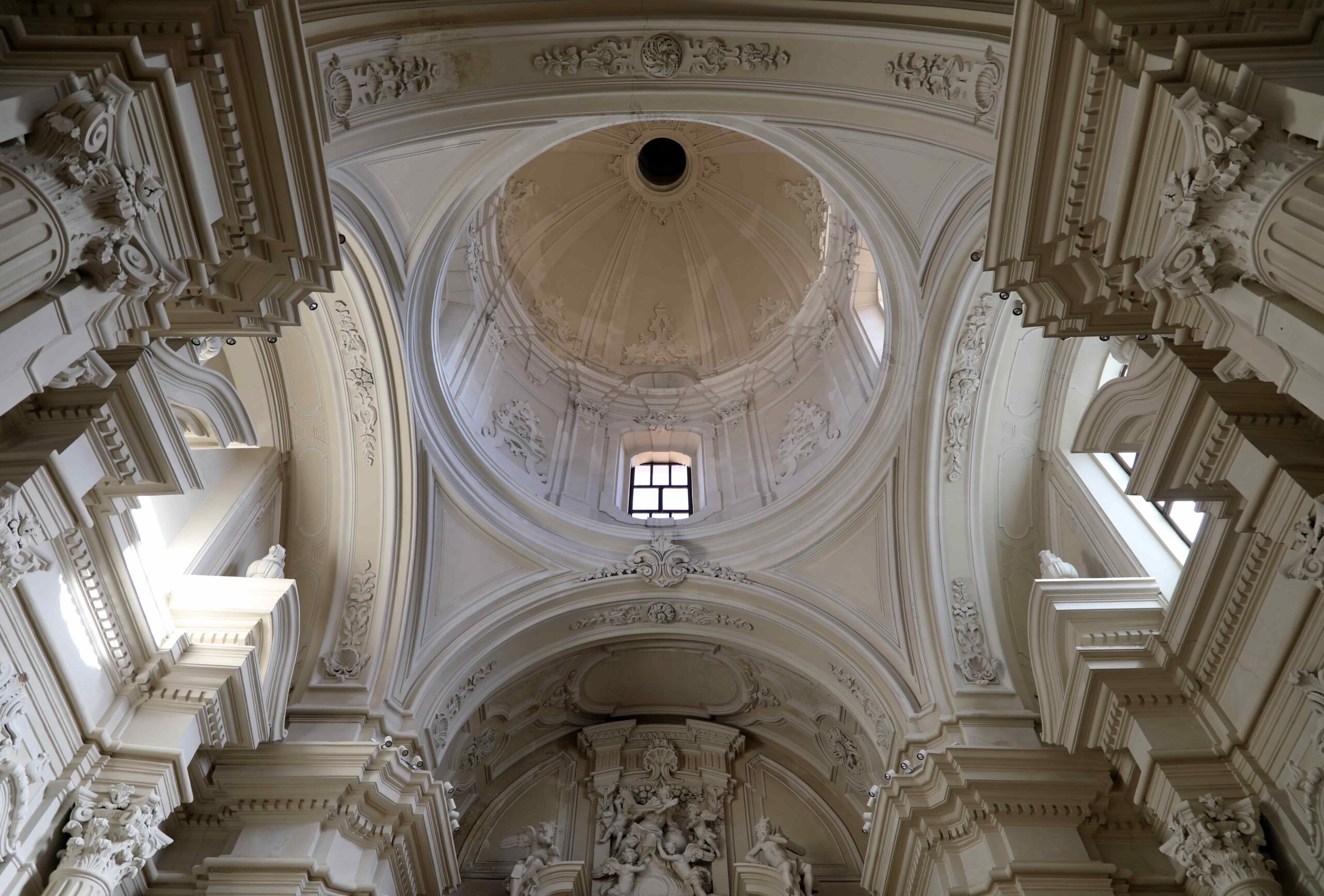 Cosenza san domenico interno 02 cupola del xviii secolo Ph Sailko Own work CC BY SA 4.0 wikimedia commons scaled - Meraviglie di Calabria - 7