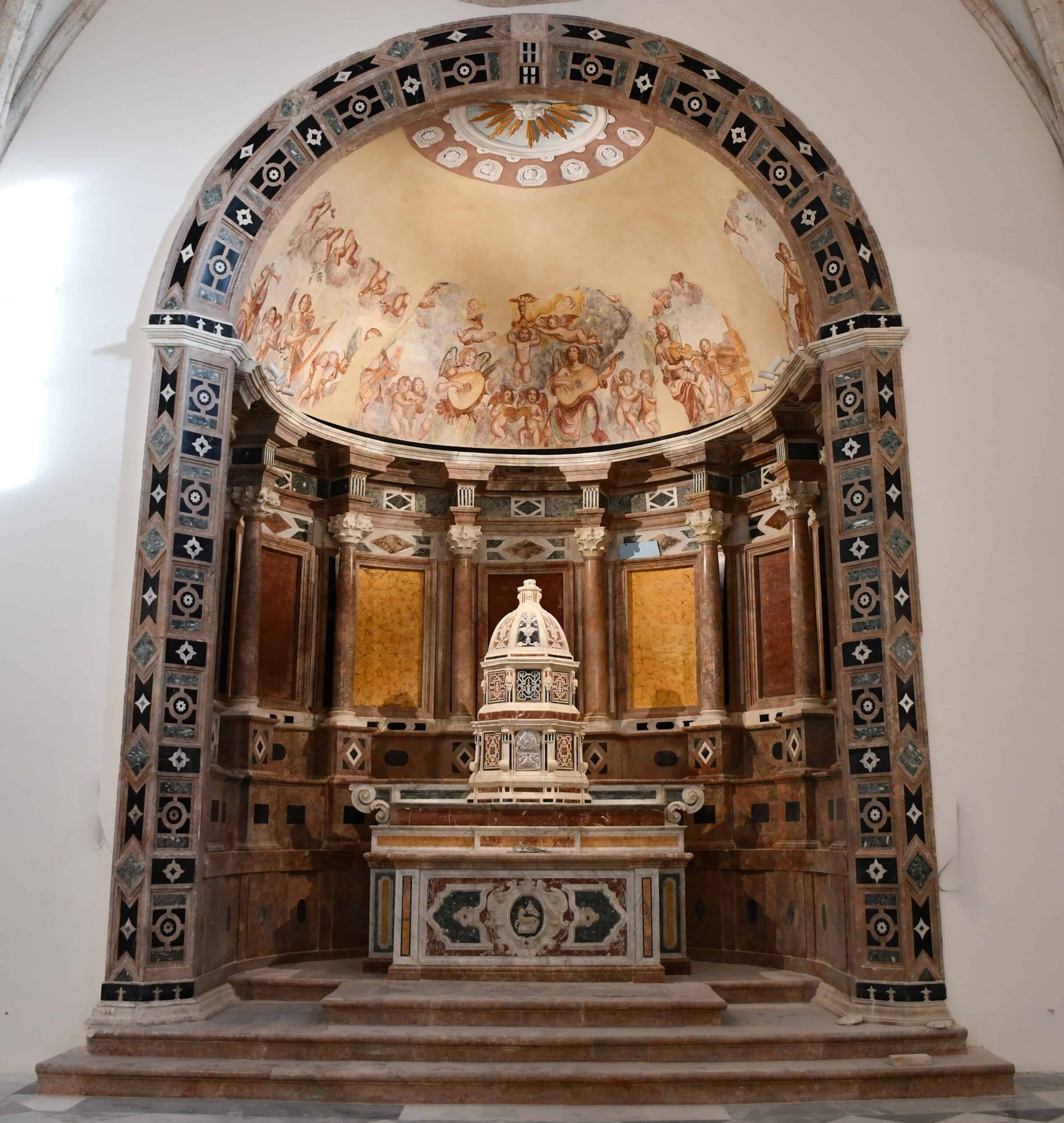 Gerace Cattedrale interno dopo del restauro scaled - La magnifica Cattedrale di Gerace riapre le porte dopo il restauro - 9 Gerace Cattedrale interno dopo del restauro scaled - Meraviglie di Calabria - 8