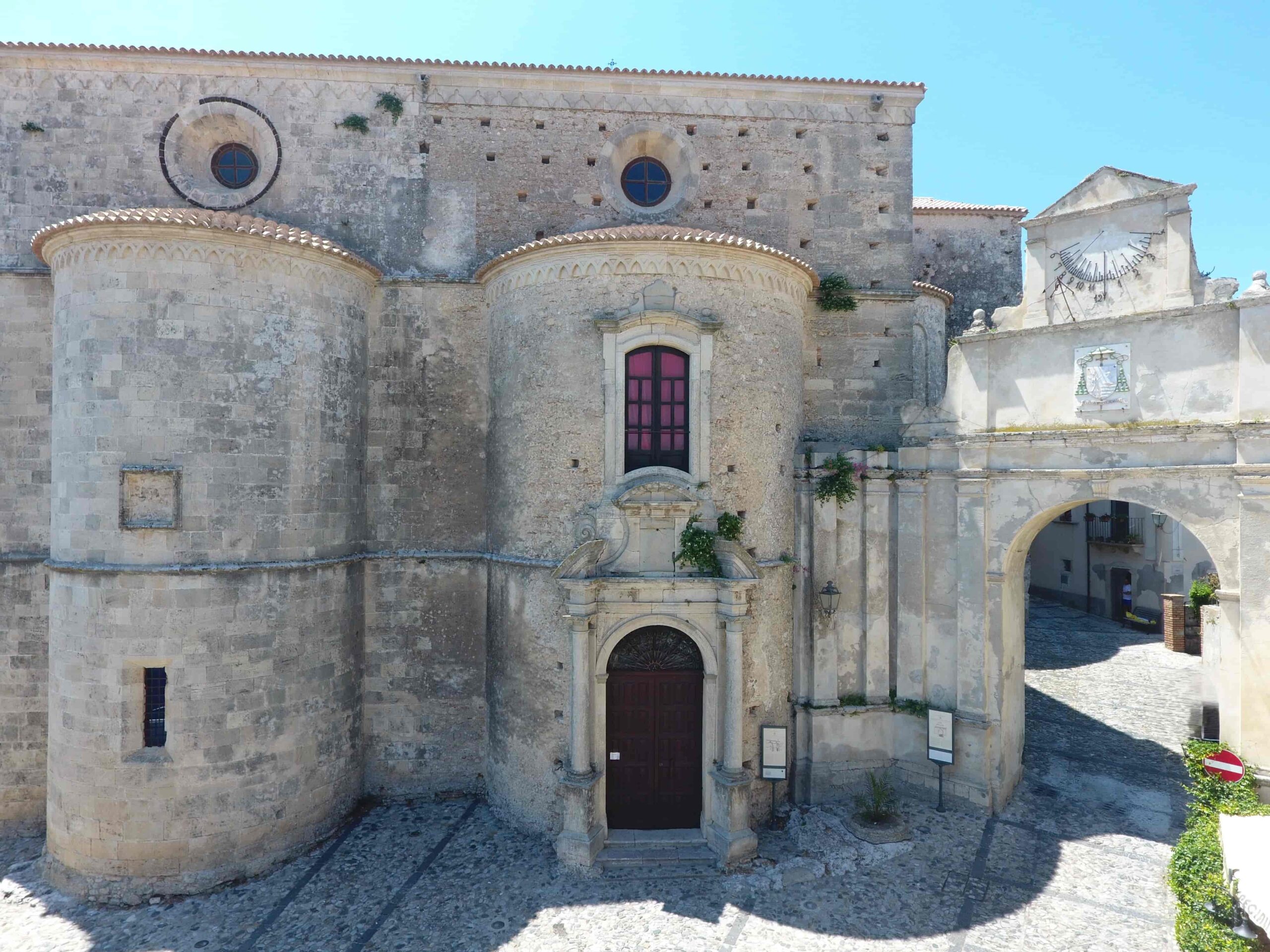 Gerace Cattedrale prima del restauro 1 scaled - La magnifica Cattedrale di Gerace riapre le porte dopo il restauro - 3 Gerace Cattedrale prima del restauro 1 scaled - Meraviglie di Calabria - 2