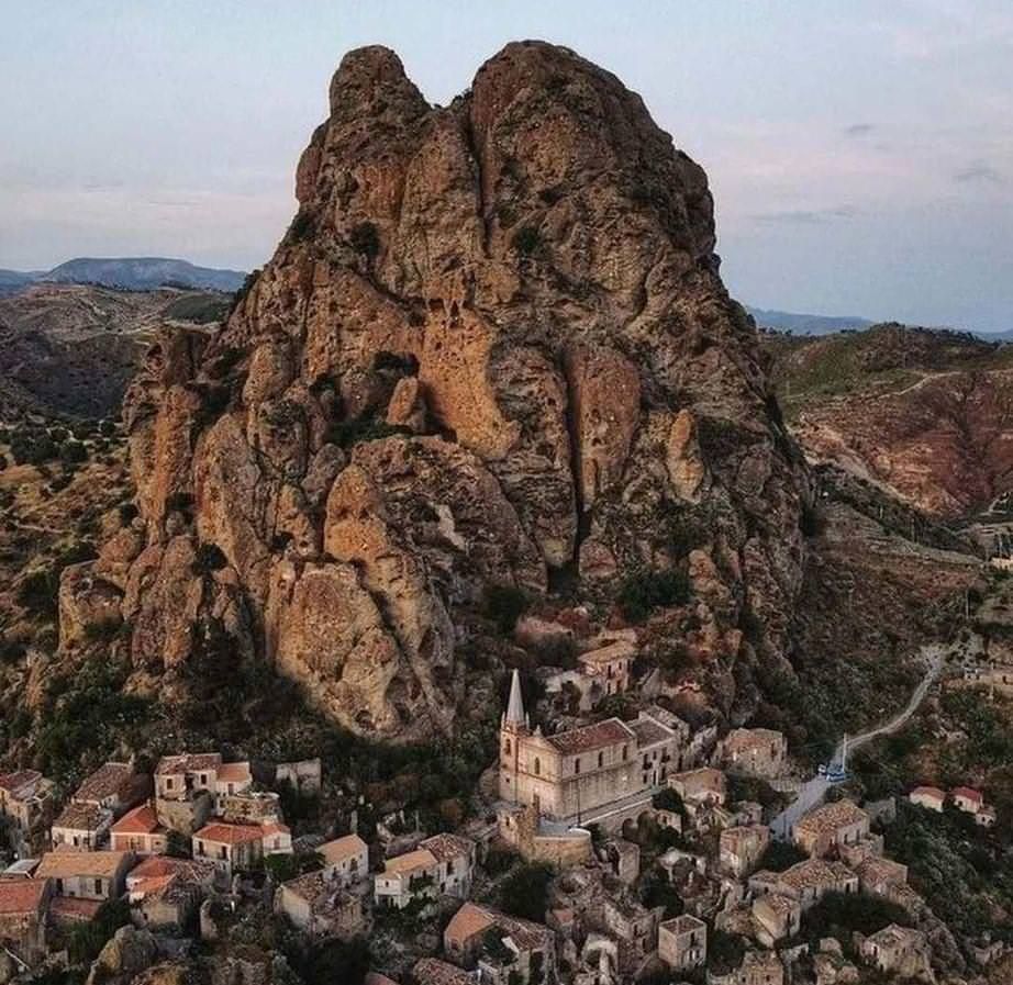 Il borgo di Pentedattilo