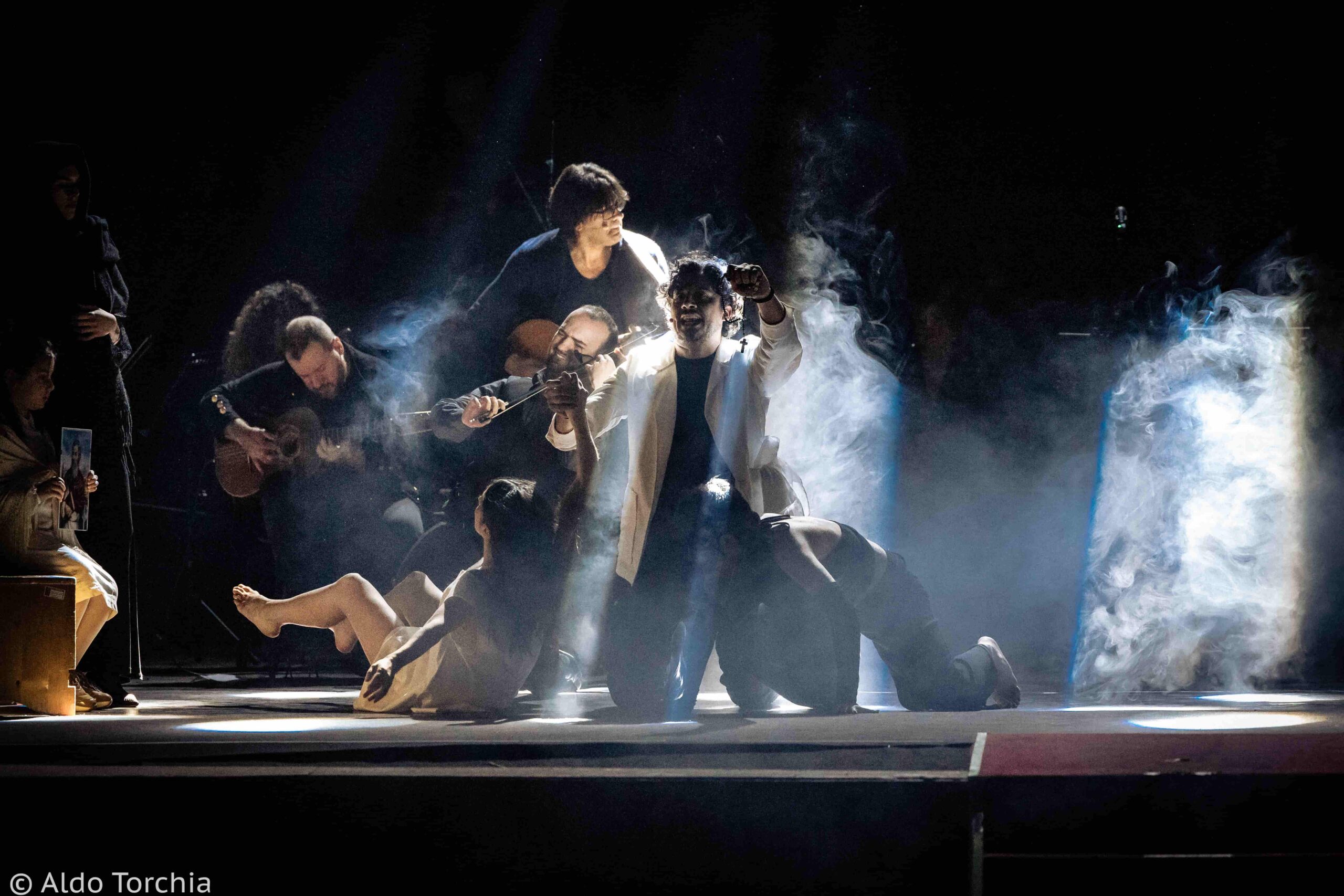 Teatro Rendano Vertigo OSB 22 scaled - Vertigo, al Teatro Rendano la voce del cuore battente del Mediterraneo - 15 Teatro Rendano Vertigo OSB 22 scaled - Meraviglie di Calabria - 14