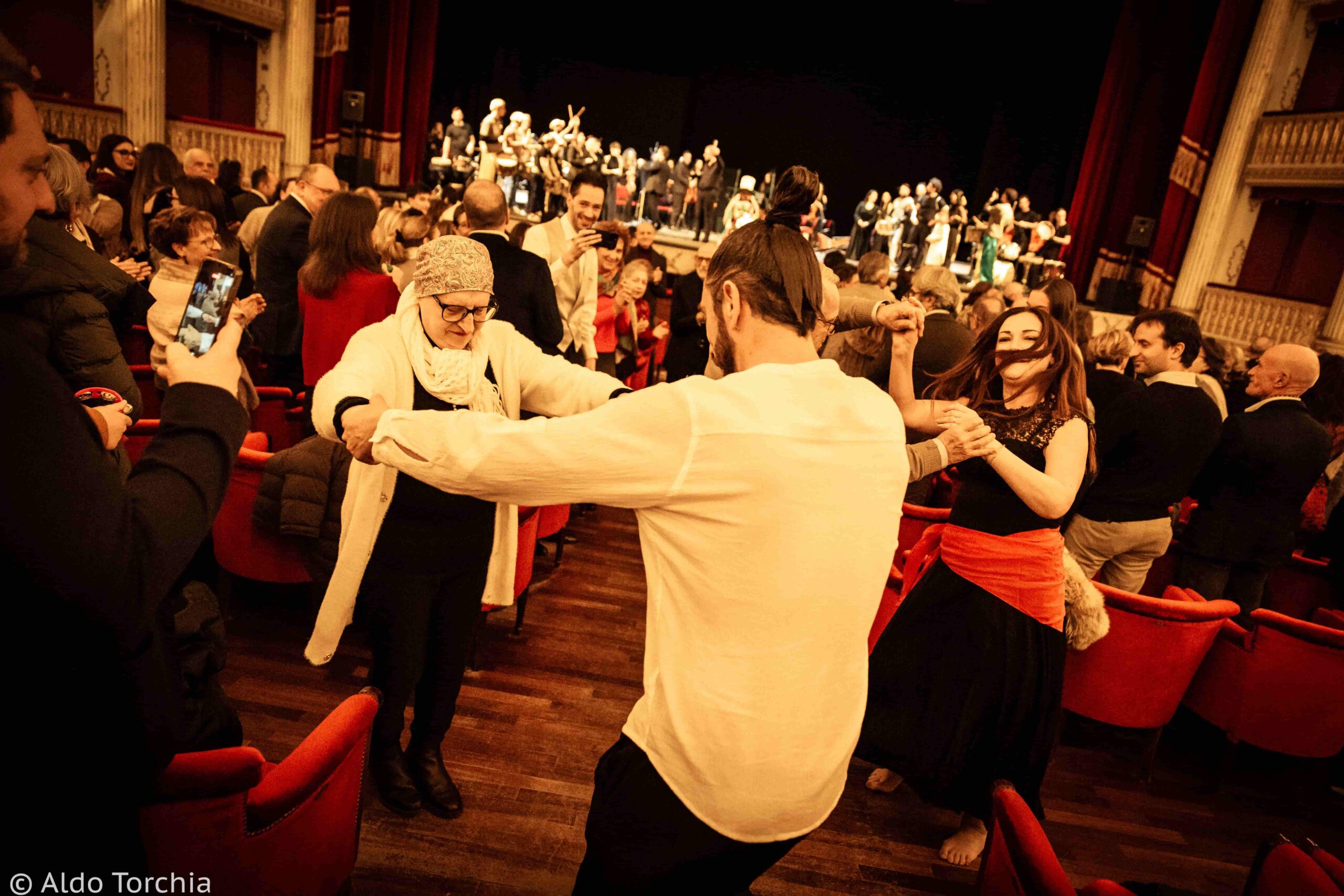 Teatro Rendano Vertigo OSB 53 scaled - Vertigo, al Teatro Rendano la voce del cuore battente del Mediterraneo - 25 Teatro Rendano Vertigo OSB 53 scaled - Meraviglie di Calabria - 24