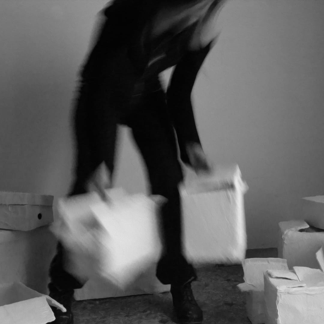 caranzaro arte Sonia Andresano peso leggero 2018 still video - Residenze d'artista, a Catanzaro le opere di Sonia Andresano - 3 caranzaro arte Sonia Andresano peso leggero 2018 still video - Meraviglie di Calabria - 2