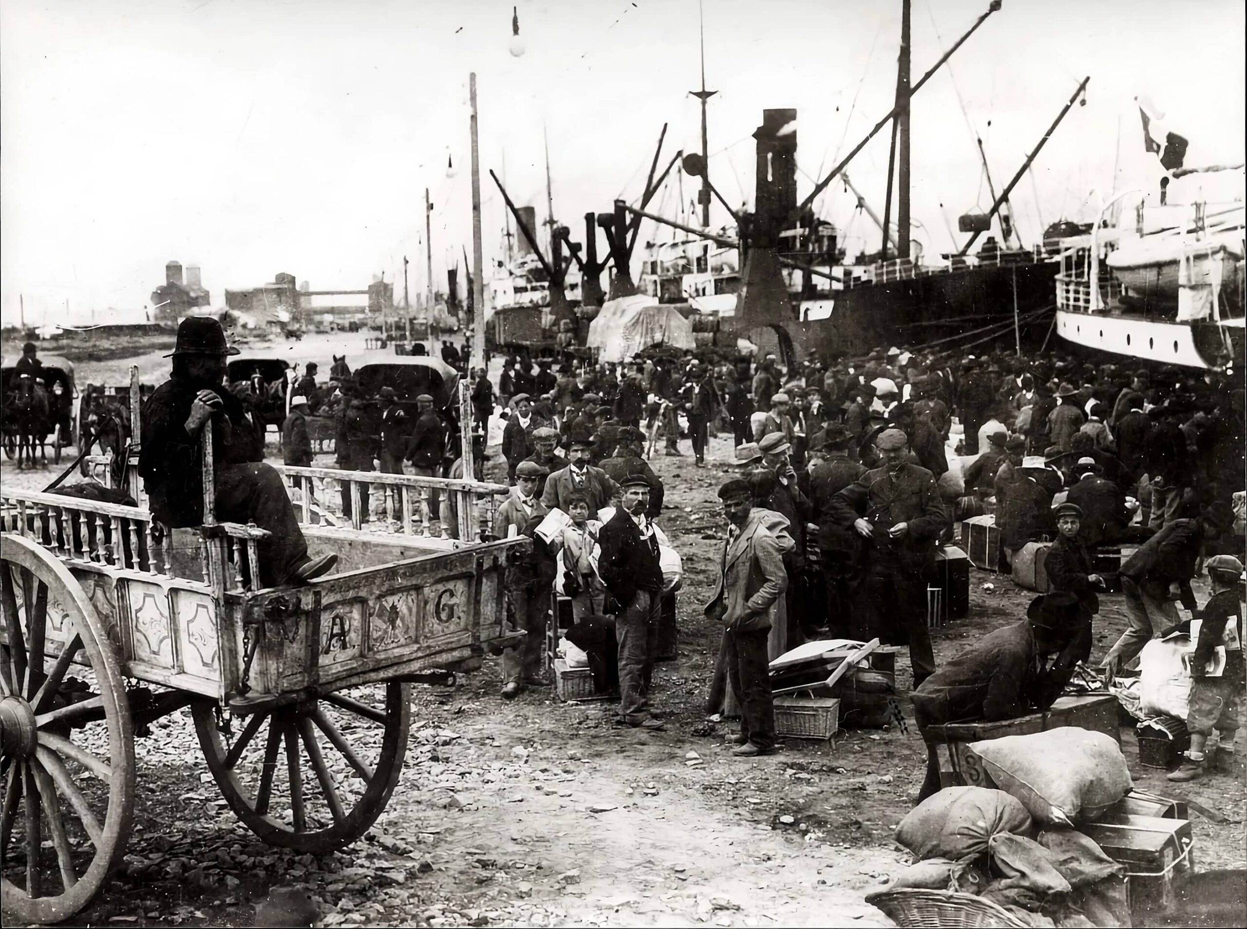 Argentina Buenos Aires 1900 circa. Carretti che trasportano gli emigrati sulla terraferma scaled - Meraviglie di Calabria - 16