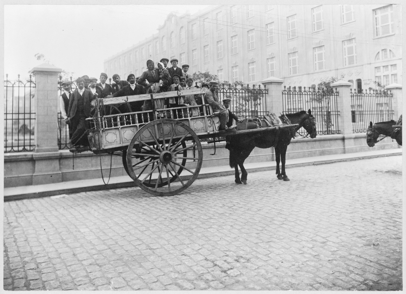 Argentina Immigrants Being Transported on Horse Drawn Wagon Buenos Aires Argentina - Meraviglie di Calabria - 22