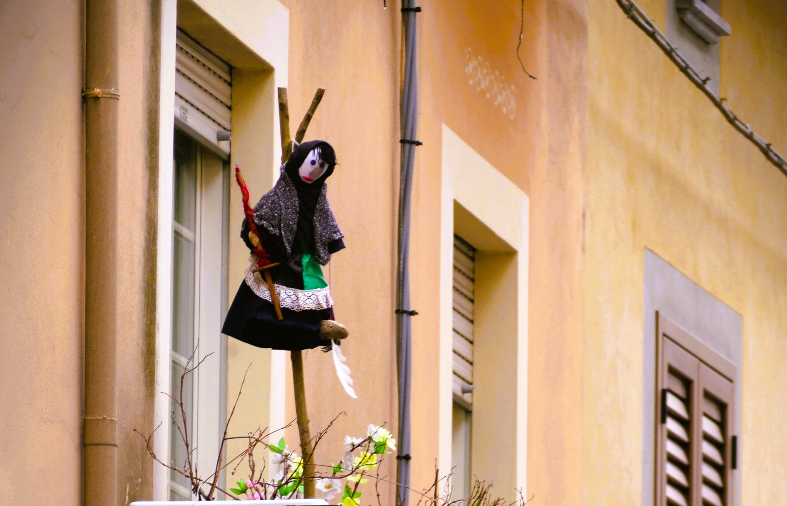 Nelle contrade di Laino Borgo tornano a penzolare le corajisime