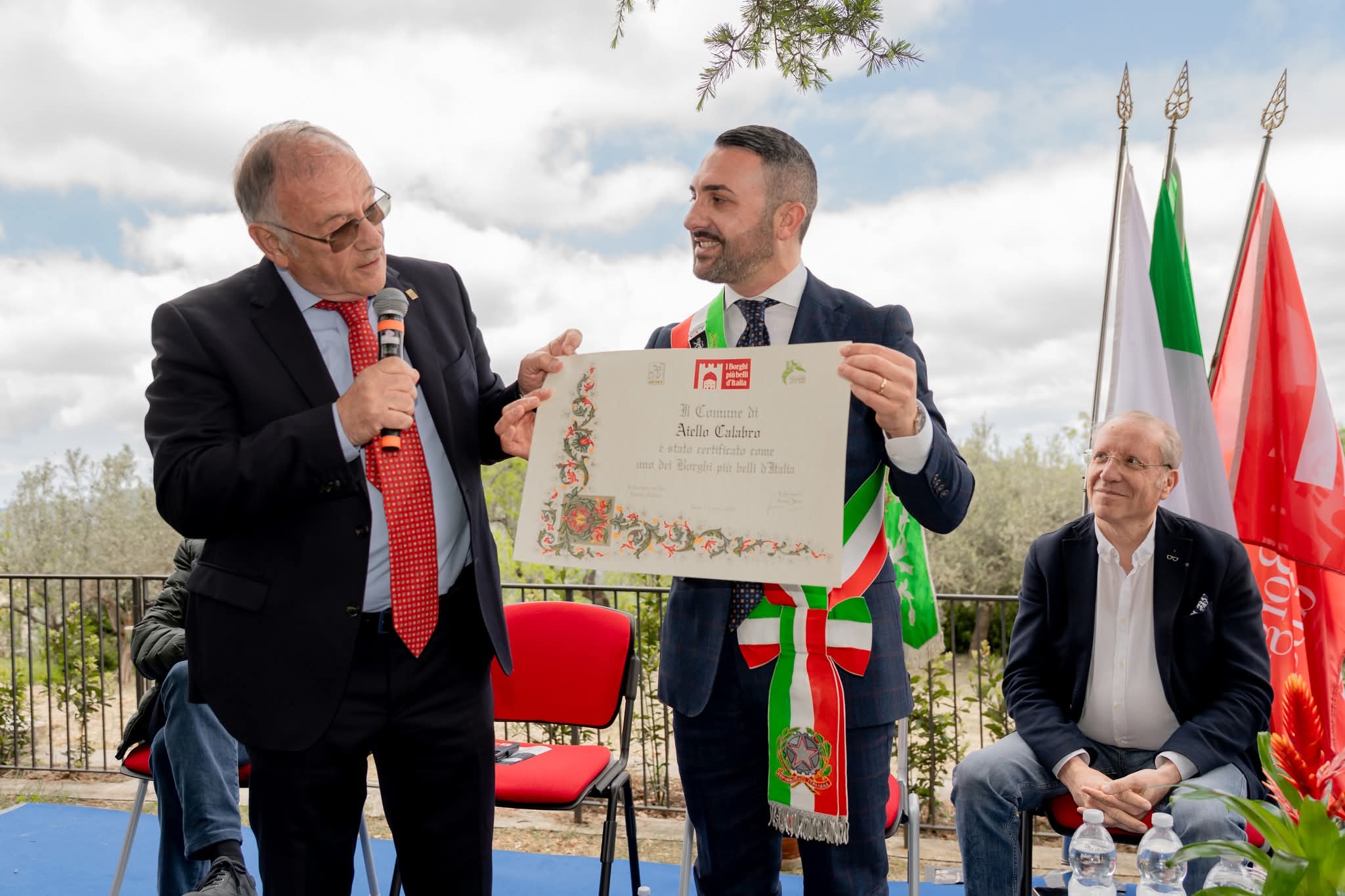 Festa grande ad Aiello Calabro per la Bandiera dei Borghi più Belli d’Italia