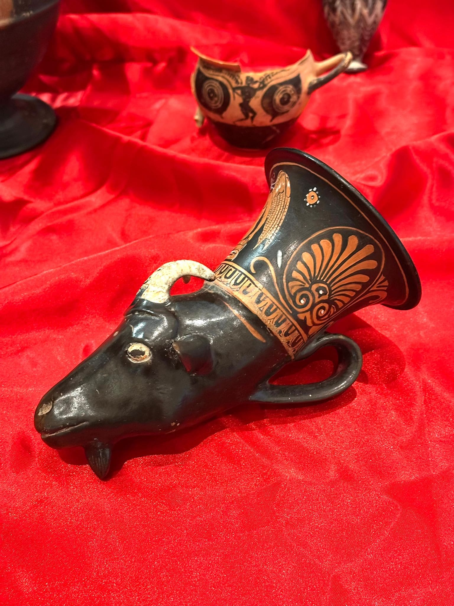 Archeologia reperti TPC CS Rhyton a testa di animale in ceramica a figure rosse - Meraviglie di Calabria - 14