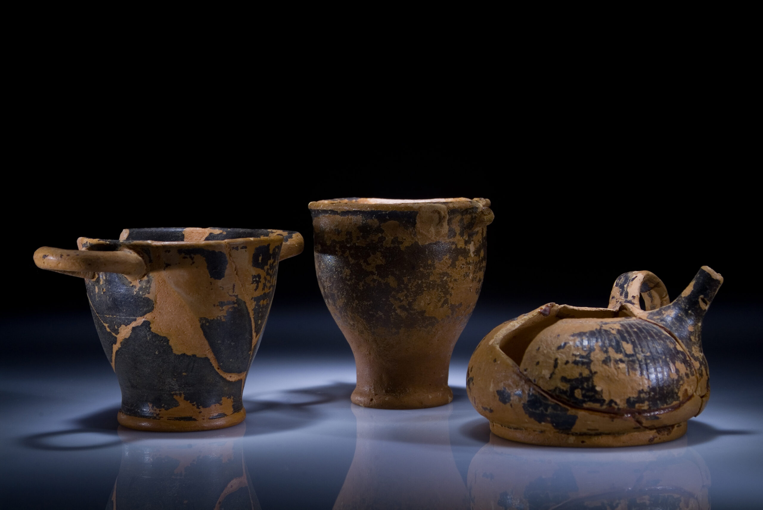 Cosenza Museo dei Bretti e degli Enotri Vasi a vernice nera dalla necropoli di Moio CS - Meraviglie di Calabria - 7