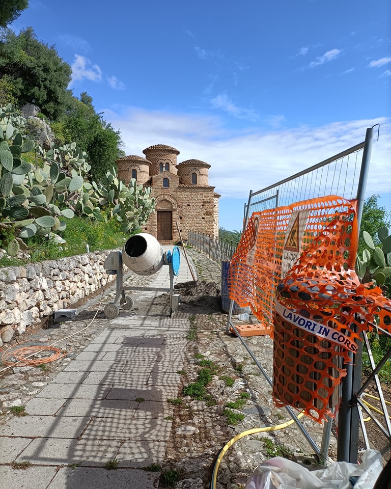 Stilo Cattolica lavori esterno 5 - La Cattolica di Stilo deve riaprire, lanciata una petizione popolare - 11 Stilo Cattolica lavori esterno 5 - Meraviglie di Calabria - 10