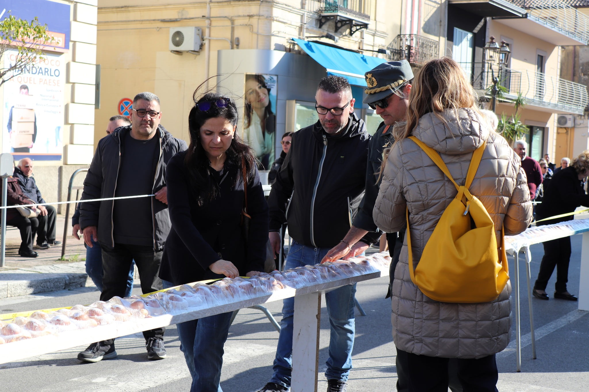 siderno sguta ph Francesco Coluccio 1 - Dolci calabresi da record, per la Sguta di Siderno 549 metri di bontà - 7 siderno sguta ph Francesco Coluccio 1 - Meraviglie di Calabria - 6