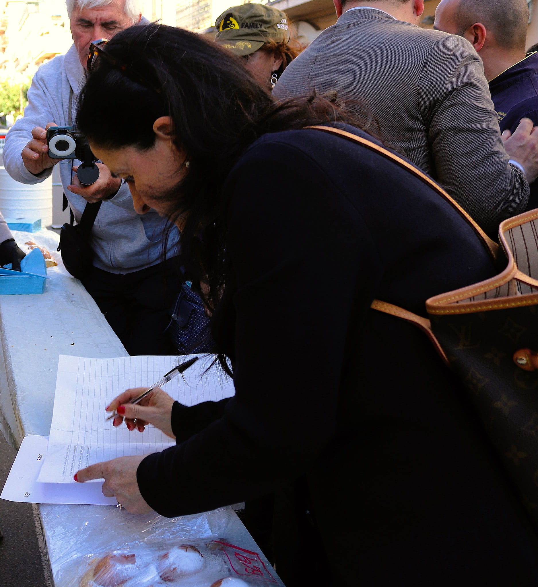 siderno sguta ph Francesco Coluccio 2 - Dolci calabresi da record, per la Sguta di Siderno 549 metri di bontà - 9 siderno sguta ph Francesco Coluccio 2 - Meraviglie di Calabria - 8