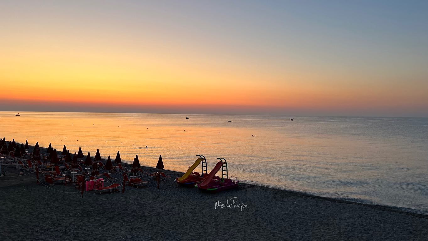 Mare Locri ph Nicola Procopio - Bandiere blu, Calabria è seconda in italia con 27 e ne festeggia 4 nuove - 7 Mare Locri ph Nicola Procopio - Meraviglie di Calabria - 6