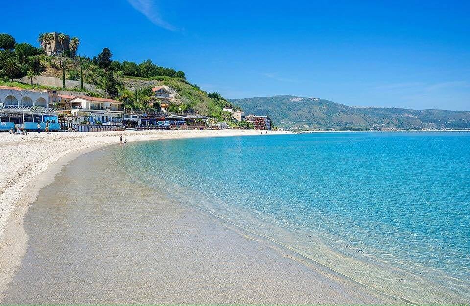 Mare Soverato - Cartoline dalla Calabria, i luoghi più iconici sulle etichette Librandi - 15 Mare Soverato - Meraviglie di Calabria - 14
