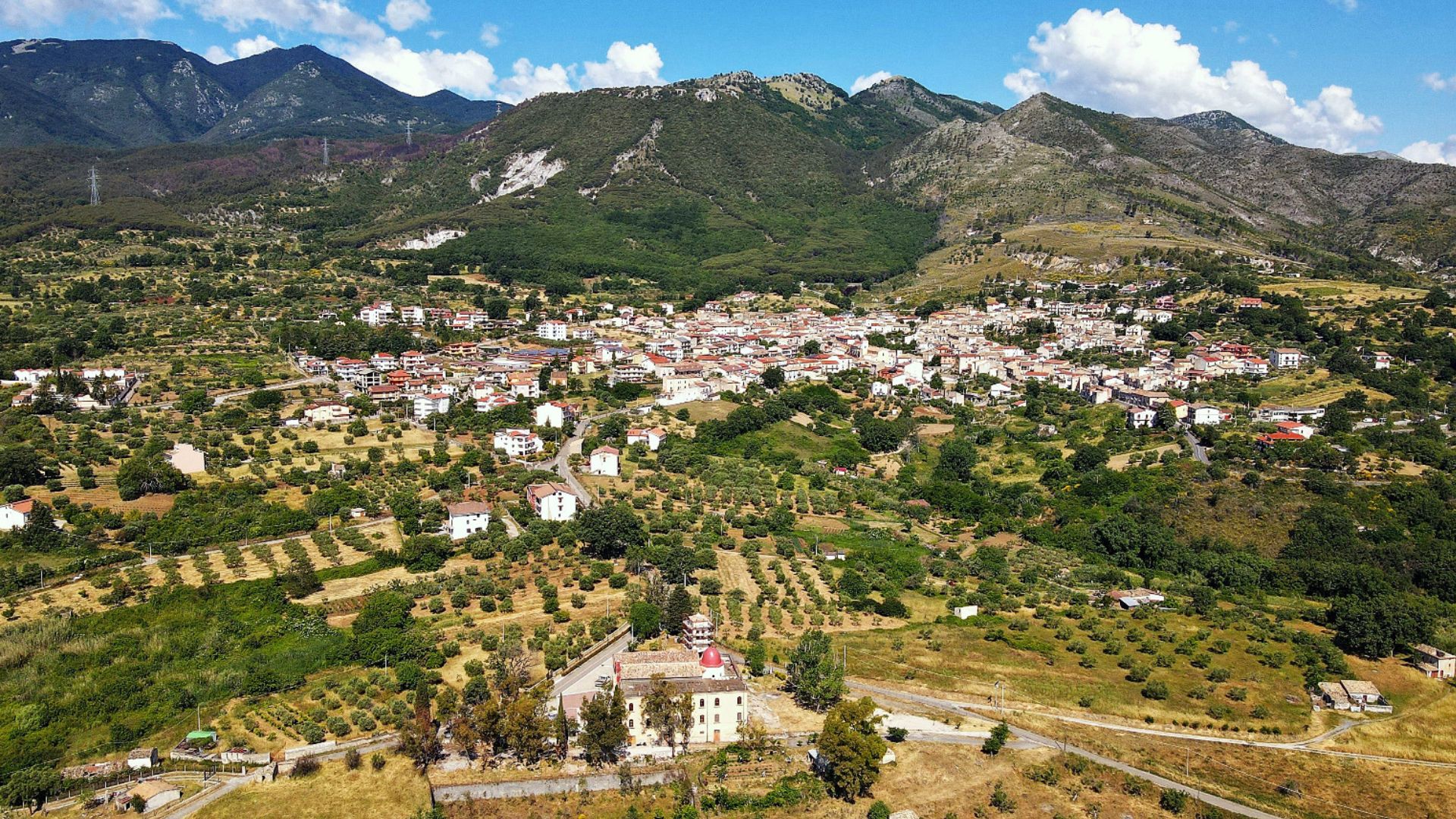 Passeggiata a San Basile alla scoperta delle edicole votive