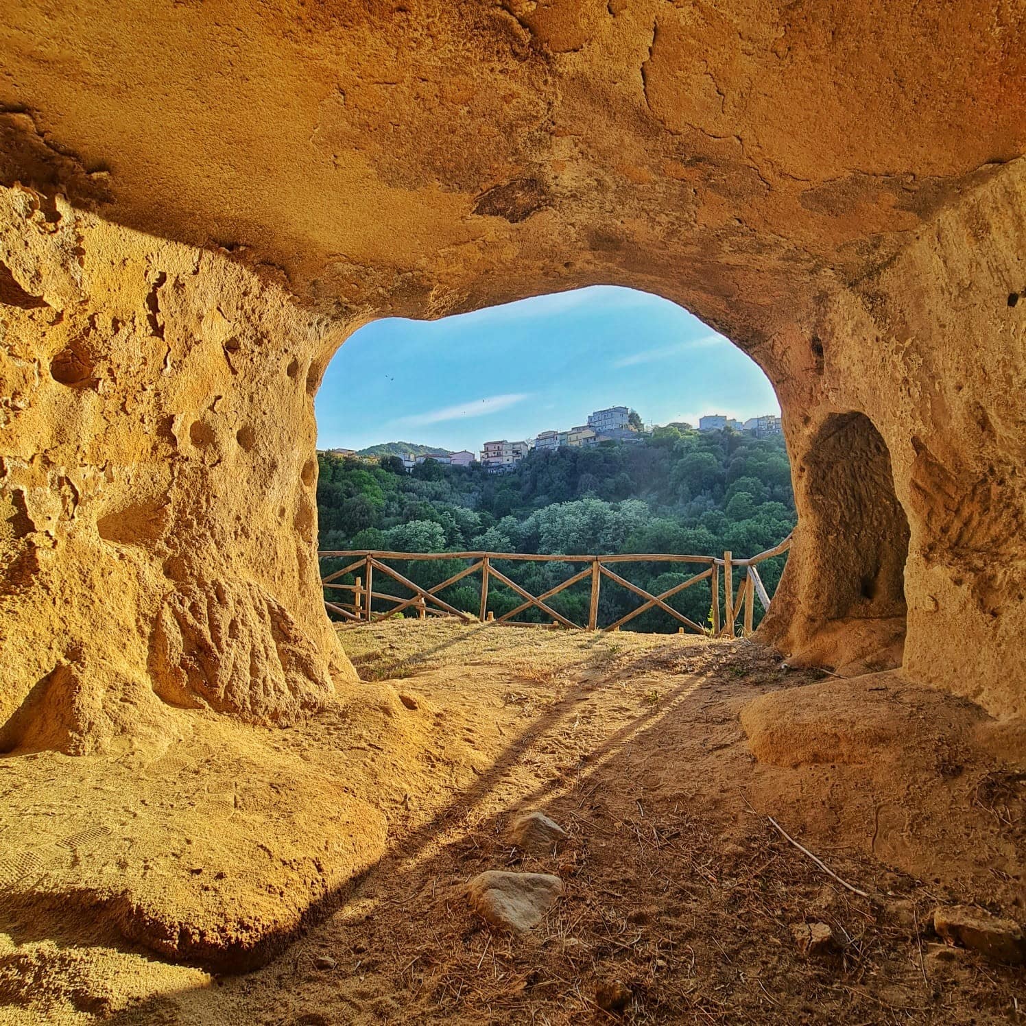 Verzino Grotte rupestri 2 - Le Grotte Rupestri di Verzino volano nel censimento FAI, vota anche tu! - 11 Verzino Grotte rupestri 2 - Meraviglie di Calabria - 10
