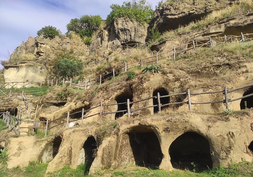 Verzino Grotte rupestri 5 - Le Grotte Rupestri di Verzino volano nel censimento FAI, vota anche tu! - 9 Verzino Grotte rupestri 5 - Meraviglie di Calabria - 8