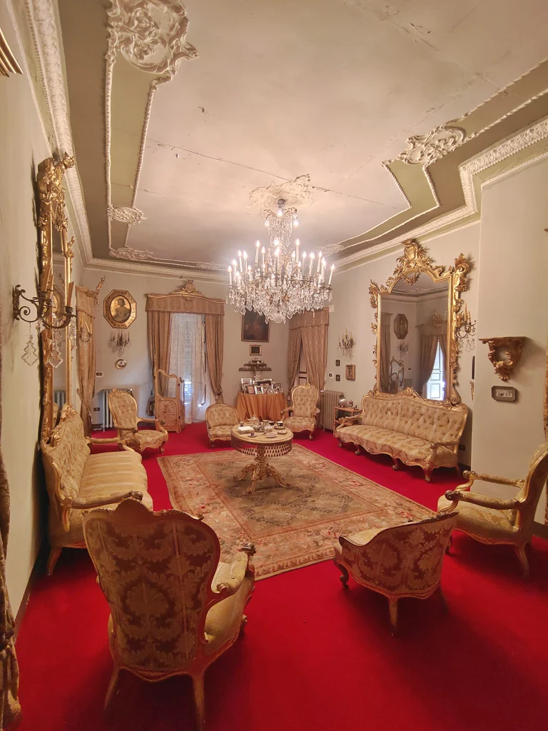 Vibo Palazzo Murmura salotto 1 - Dimore storiche, a Tropea e Vibo tre palazzi aprono ai visitatori - 19 Vibo Palazzo Murmura salotto 1 - Meraviglie di Calabria - 18