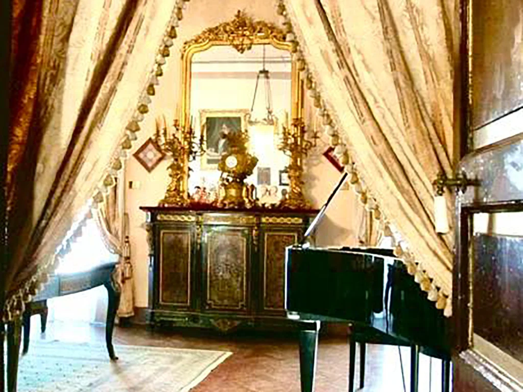Vibo Palazzo Murmura salotto 3 - Dimore storiche, a Tropea e Vibo tre palazzi aprono ai visitatori - 11 Vibo Palazzo Murmura salotto 3 - Meraviglie di Calabria - 10