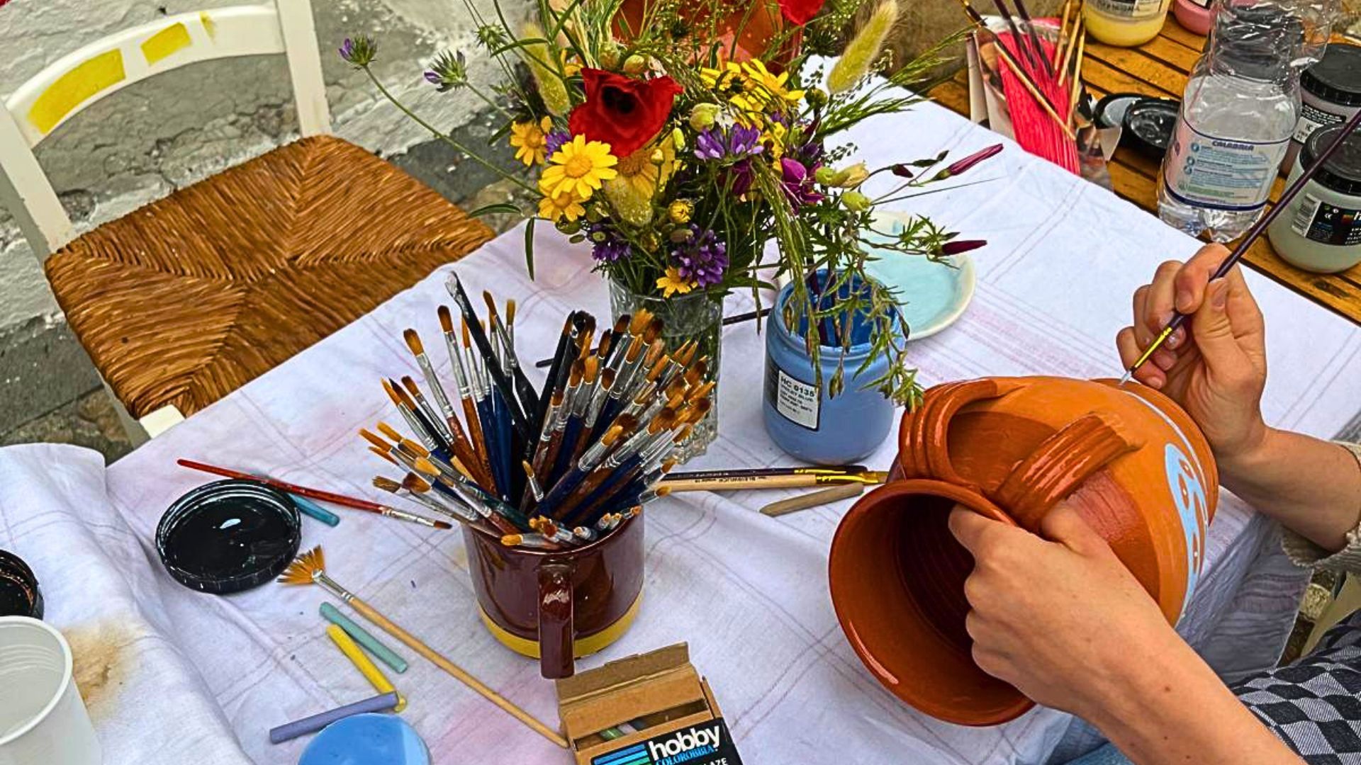 Argilla e colori, il corso di ceramica nel centro storico di Amantea