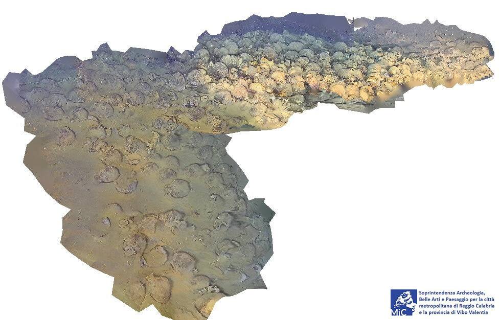 archeologia ritovamento relitto e anfore Monasterace 5 1 - Scoperte in fondo al mare, Monasterace regala nuovi tesori - 5 archeologia ritovamento relitto e anfore Monasterace 5 1 - Meraviglie di Calabria - 4