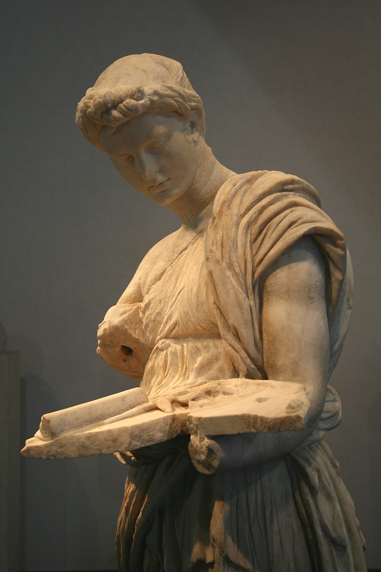 Mostra reggio calabria Fanciulla offerente di Anzio Palazzo Masimo Rome Foto di Jean Pol GRANDMONT Wikimedia Commons CC BY SA - Arte greca antica, Italia e Grecia insieme per una grande mostra - 13 Mostra reggio calabria Fanciulla offerente di Anzio Palazzo Masimo Rome Foto di Jean Pol GRANDMONT Wikimedia Commons CC BY SA - Meraviglie di Calabria - 12